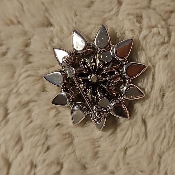 #0110 Flower brooch Glass? - Picture 3 of 4